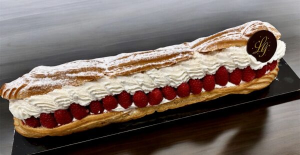 éclair géant framboises chantilly